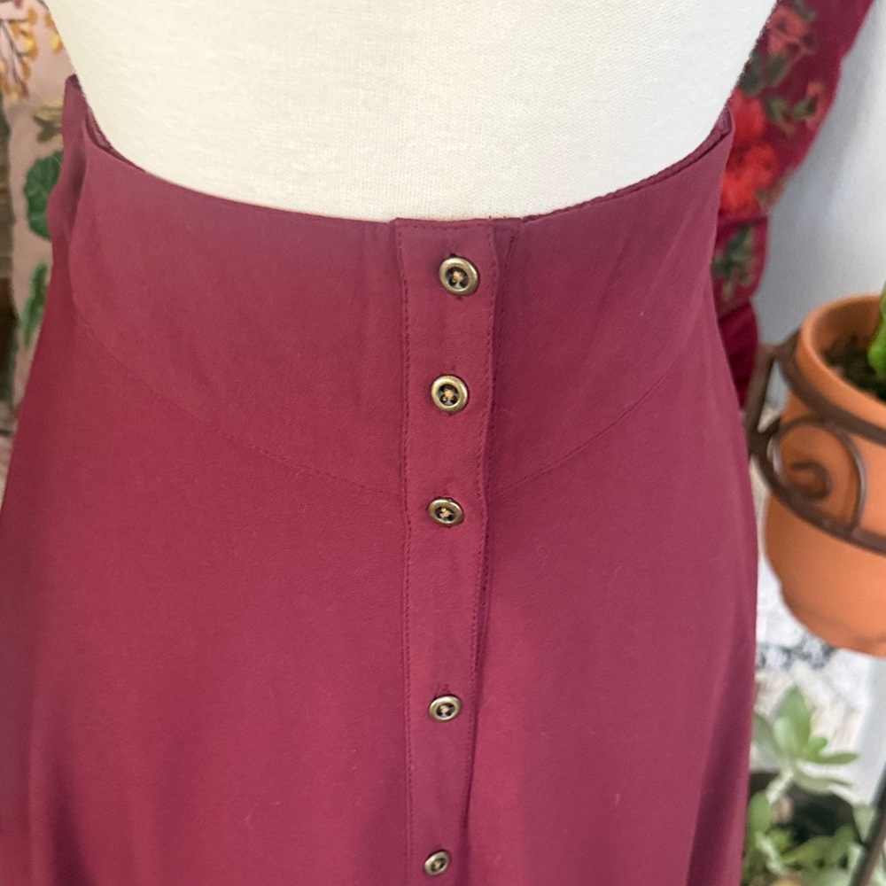 Button-Front Midi Skirt in Burgundy - Picture 2 of 8